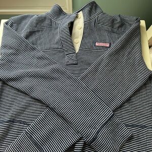 Vineyard vines navy striped button down crew neck! Barely worn! Size small